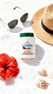 Personne prenant Sun+ Bronzage avant l’exposition solaire pour obtenir un bronzage uniforme, peau dorée et protégée, teint lumineux et éclatant.